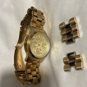 Michael Kors day watch with extra links. Gold.